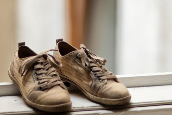 Cómo eliminar el mal olor de los zapatos - Exposición al aire fresco