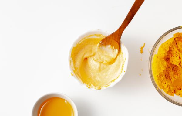 Ideas de recetas con cúrcuma - Yogur con cúrcuma, limón y miel