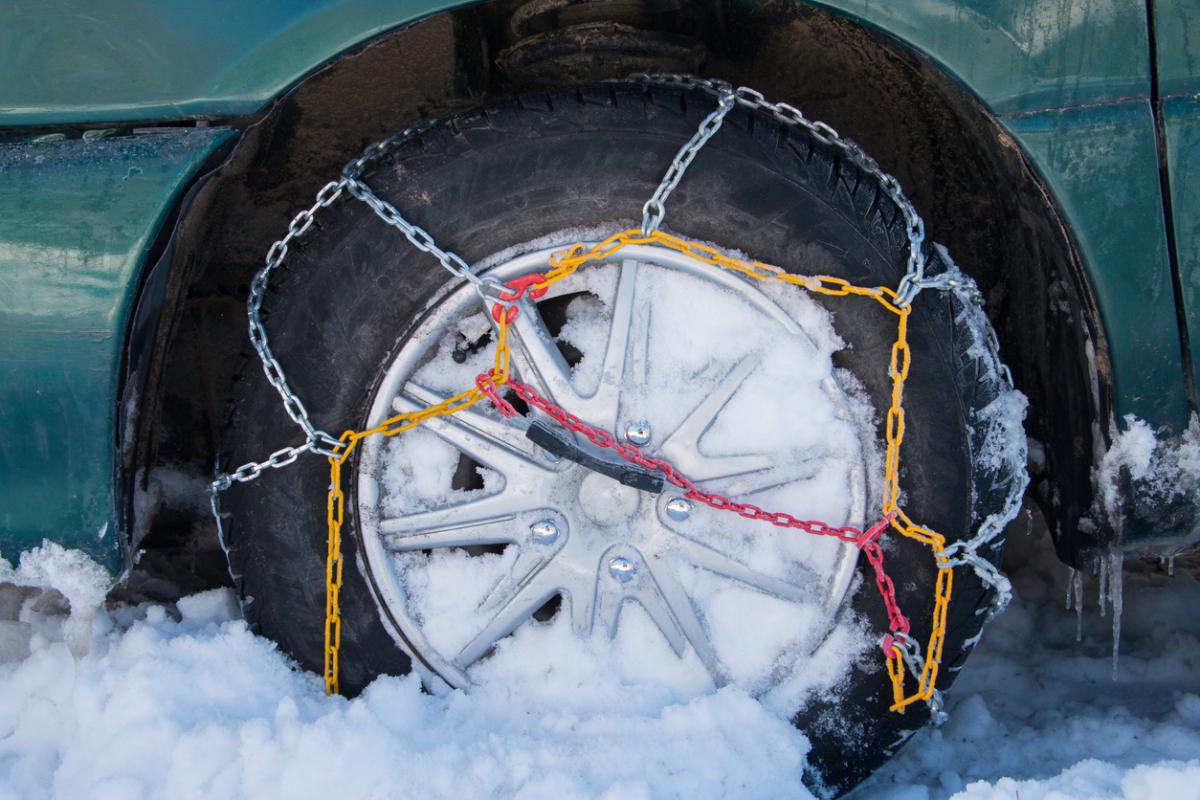 Cómo poner cadenas de nieve en el coche