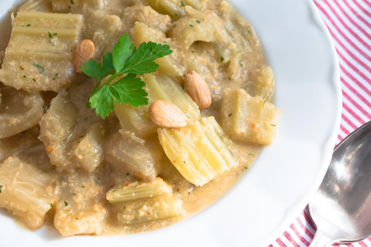 Cardos en salsa de almendras: la receta aragonesa para Navidad