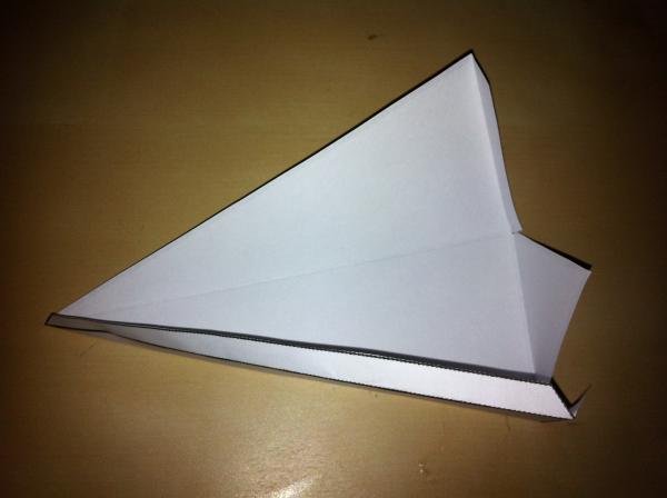 Cómo hacer una pirámide con base triangular - Paso 3