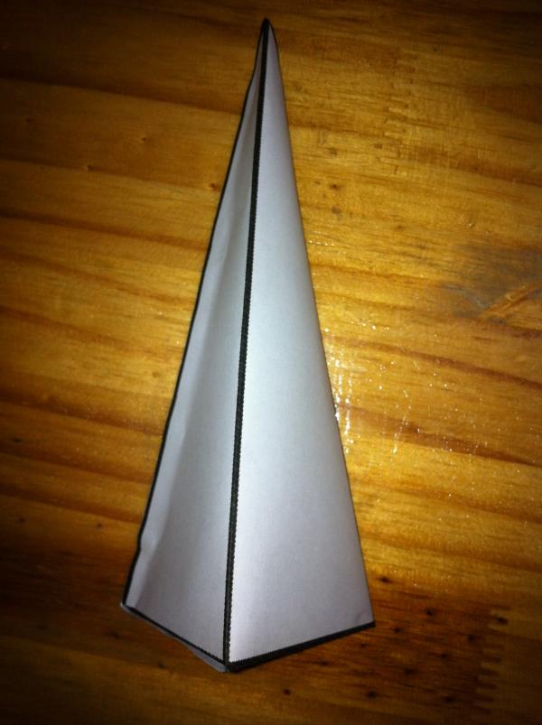 Cómo hacer una pirámide con base triangular - Paso 5
