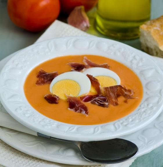 Cómo se come el salmorejo - Paso 4