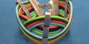 Cómo hacer una pulsera entrelazada con hilo de colores