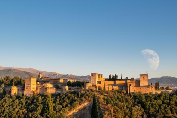 Dónde viajar en España en marzo: los mejores destinos - Granada