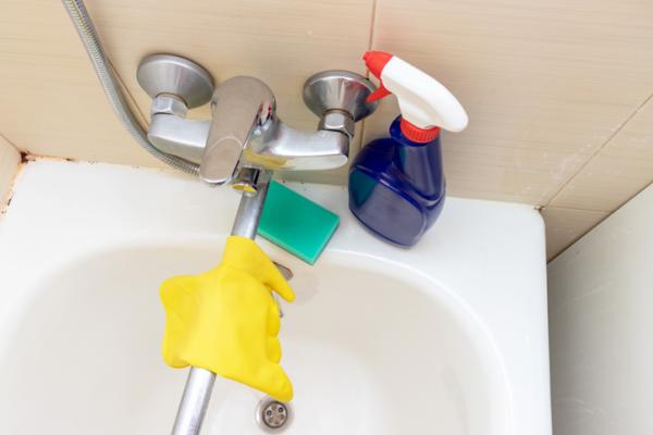 Cómo desatascar la bañera