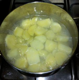 Cómo preparar un puré de patatas con beicon y queso - Paso 1