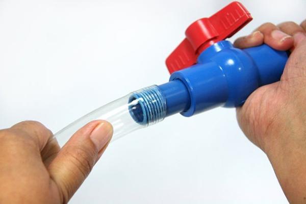 Cómo hacer un bong de cerveza - Paso 4