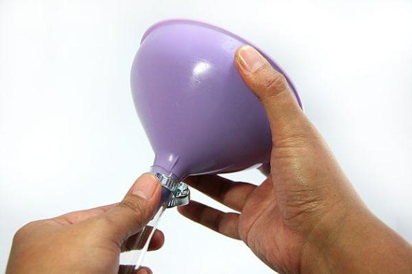 Cómo hacer un bong de cerveza - Paso 6