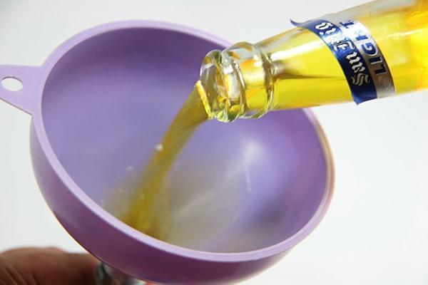 Cómo hacer un bong de cerveza - Paso 7