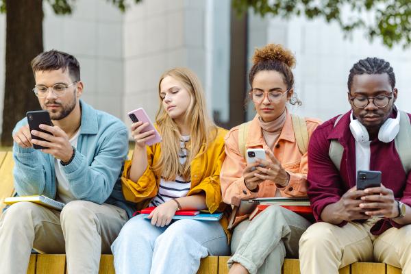 Qué es FOMO o fear of missing out, cómo reconocerlo y superar este síndrome - Qué es FOMO o fear of missing out