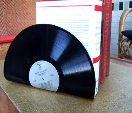 Cómo decorar con discos de vinilo - Sujeta libros con discos de vinilo