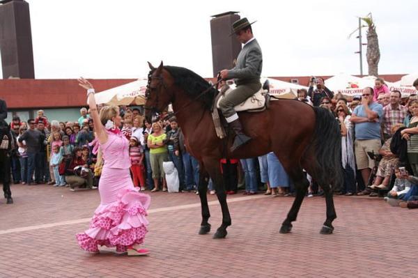 Cómo es el traje regional de Andalucía