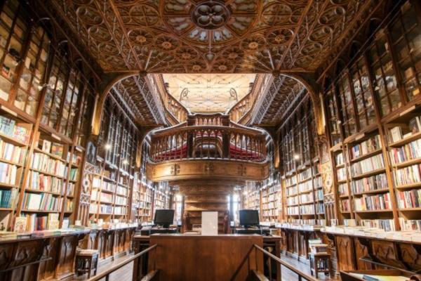 Curiosidades de Portugal que seguro que no conocías - La librería más antigua del mundo está en Lisboa