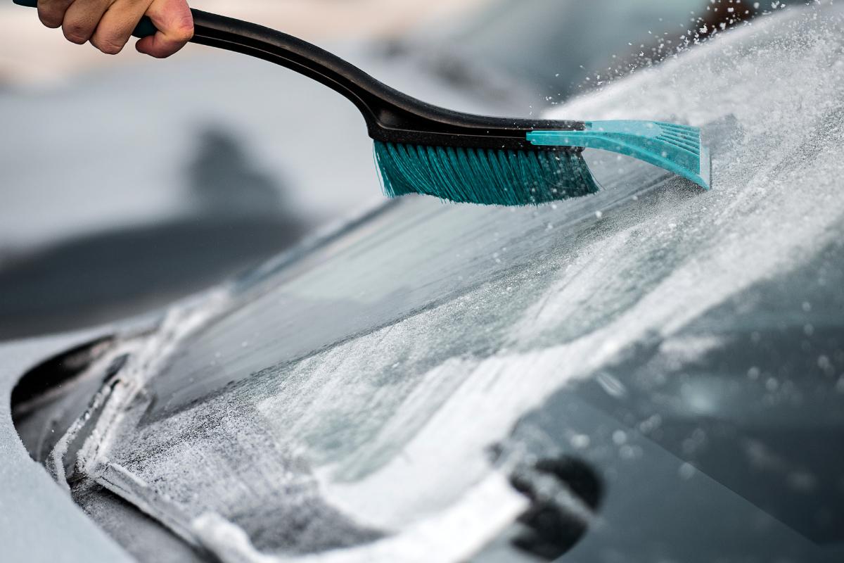 Cómo quitar hielo del parabrisas