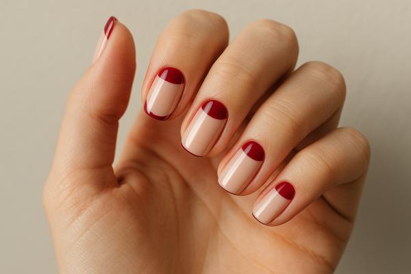 Uñas granates: ideas de diseños elegantes y en tendencia - Francesa invertida en color granate