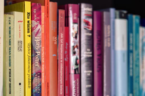 Regalos de Navidad para adolescentes: los más pedidos e ideas que les pueden gustar - Libros juveniles o sagas populares