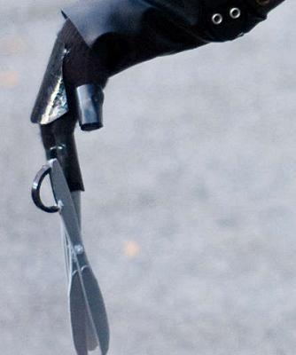 Cómo hacer un disfraz de Eduardo Manostijeras - Paso 3