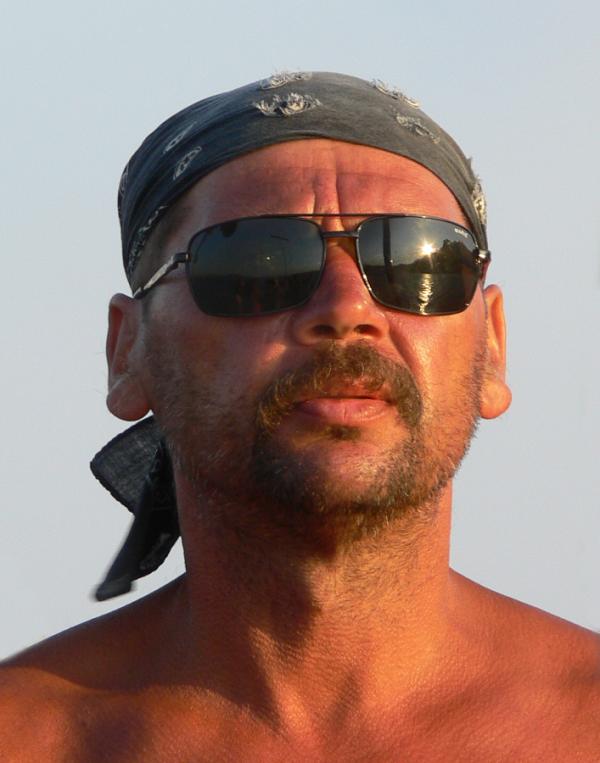 Cómo atar un pañuelo de pirata