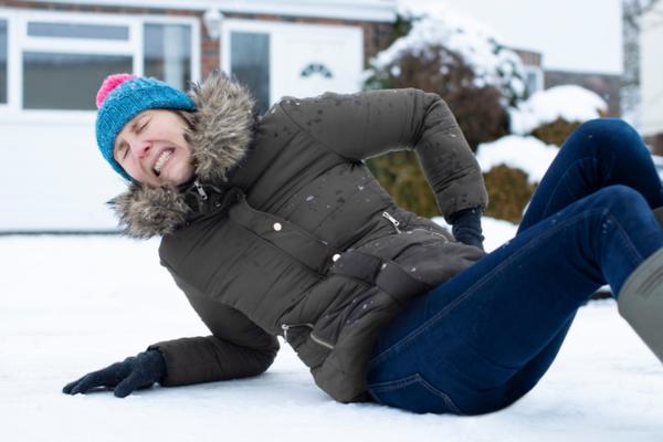 Cuál es la diferencia entre cayo, cayó, callo y calló - Cayó