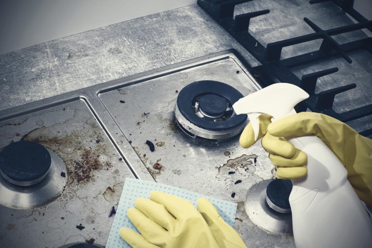 Cómo limpiar una estufa de acero inoxidable