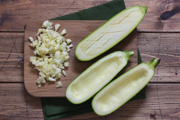 Cómo hacer calabacitas con queso panela - Paso 1