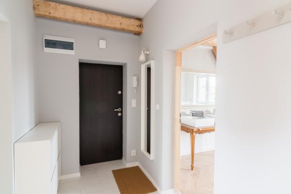 Cómo decorar un recibidor pequeño y moderno - La luz natural