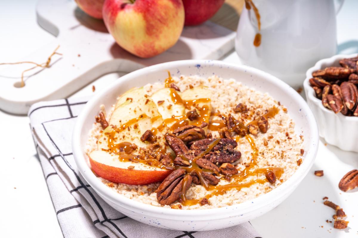 Cómo hacer avena con manzana y canela: receta para unas gachas saludables