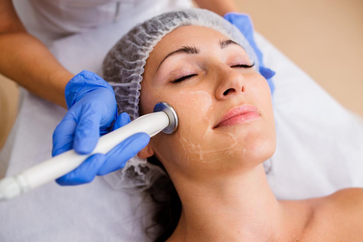 Indiba facial: qué es, beneficios de este tratamiento, efecto rebote y contraindicaciones
