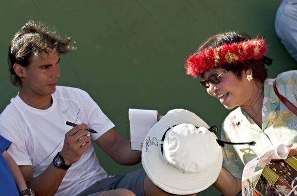 Cómo conseguir el autógrafo de Rafa Nadal - Paso 3