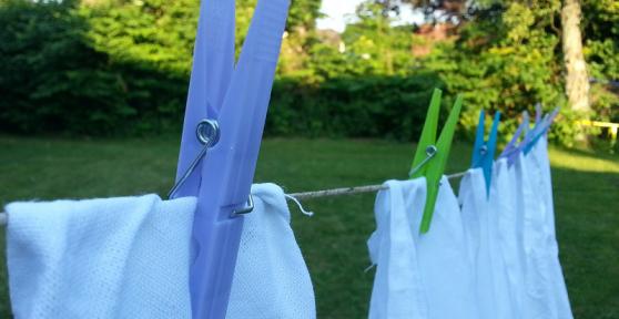 Cómo blanquear la ropa blanca con vinagre y bicarbonato