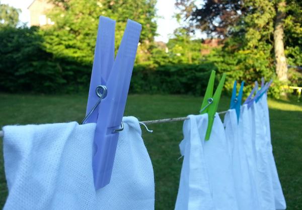 Cómo blanquear la ropa blanca con vinagre y bicarbonato