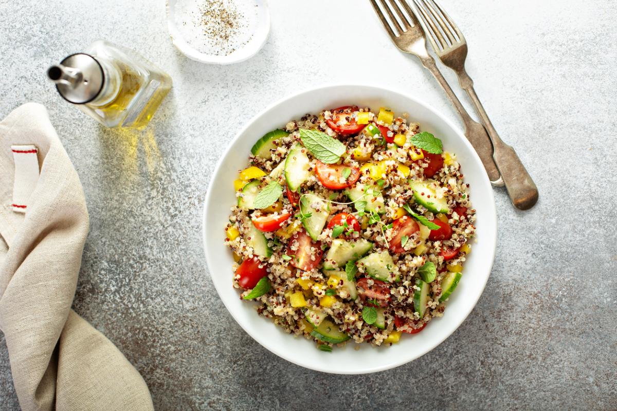 Cómo hacer una ensalada de quinoa
