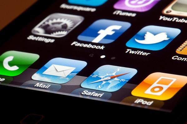 Cómo guardar archivos PDF en iPhone