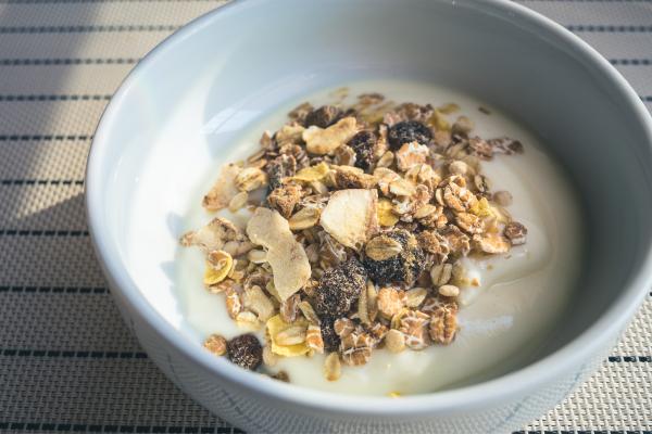Meriendas que no engordan y sacian - Yogur con cereales