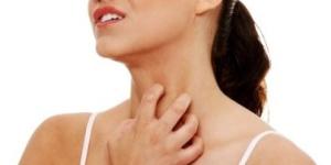 Cómo tratar el sarpullido en el cuello