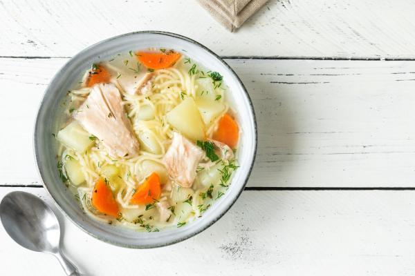 Comfort food: qué es esta tendencia y ejemplos de platos confortables - Sopa de pollo con fideos