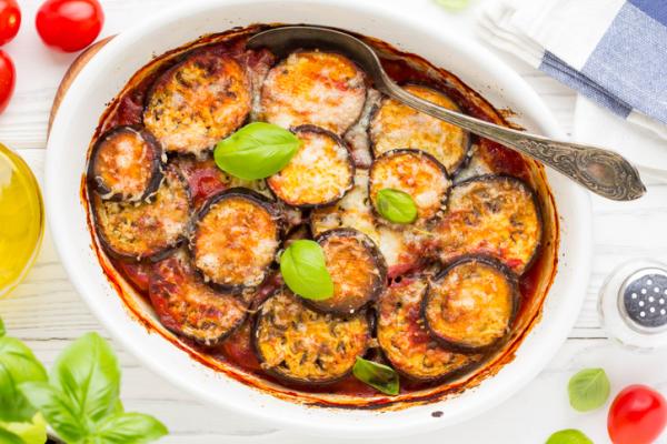 Cómo hacer pastel de berenjenas, jamón york y queso