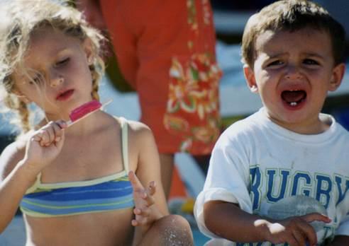 Cómo enseñar a mi hijo a no pegar