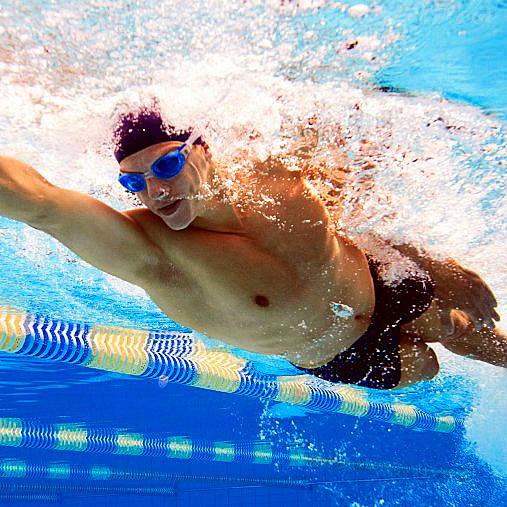 Cómo elegir la equipación de natación