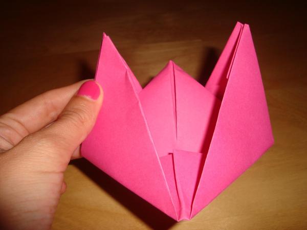 Cómo hacer un barquito de papel paso a paso - Paso 11