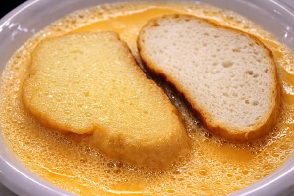 Torrijas de Semana Santa: receta tradicional de la abuela - Paso 3