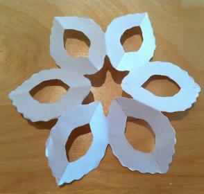 Cómo hacer copos de nieve de seis puntas con papel