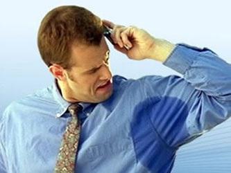 Por qué huelen las axilas