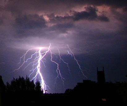 Cómo actuar durante una tormenta eléctrica