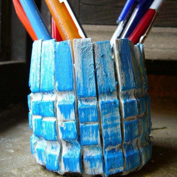 Cómo hacer un portalápiz con pinzas de tender la ropa