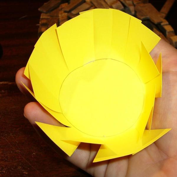 Cómo hacer un portalápiz con pinzas de tender la ropa - Paso 3