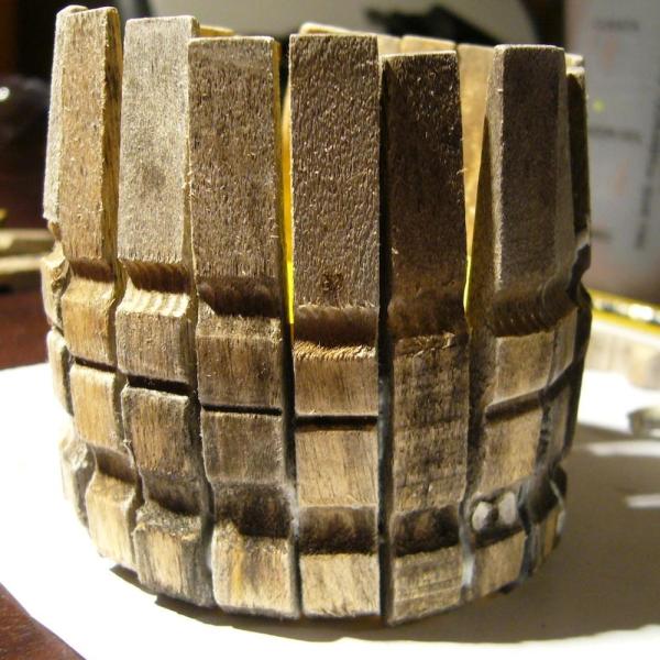 Cómo hacer un portalápiz con pinzas de tender la ropa - Paso 7