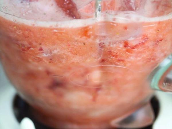 Cómo hacer un licuado de frutilla - Paso 3