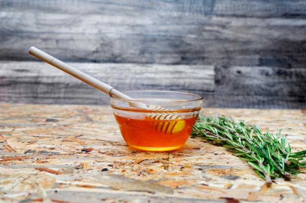 Cómo hacer una mascarilla de tomillo para el acné - Mascarilla de tomillo, miel y limón para el acné